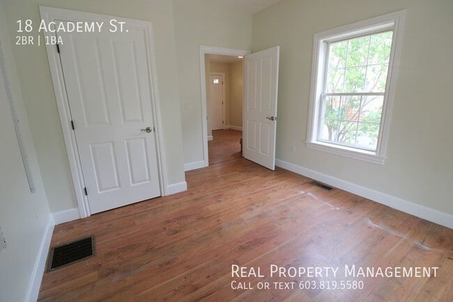 Foto del edificio - Downtown 2BR Apartment with Modern Updates...