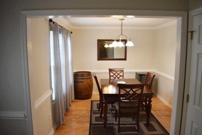 Building Photo - 609 Marston Dr