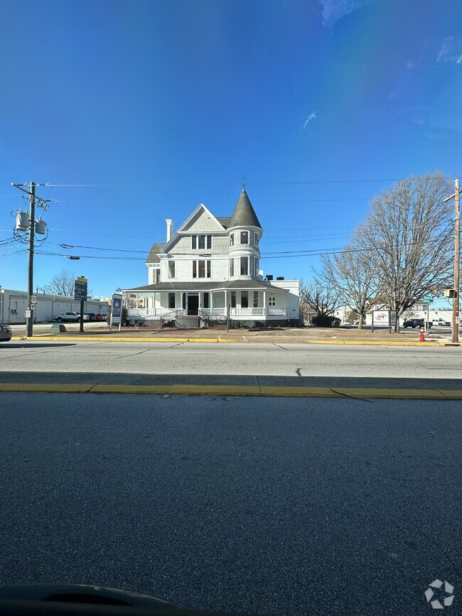 Building Photo - 1527 Gervais St