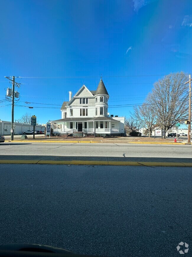 Main Street District Apartments for Rent with a Living Room Columbia