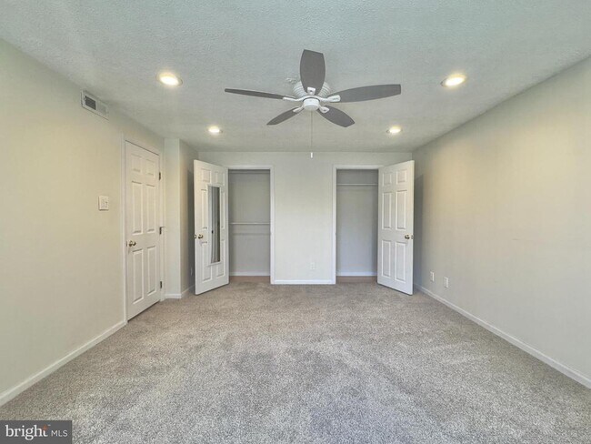 Building Photo - 100 Kenwood Dr