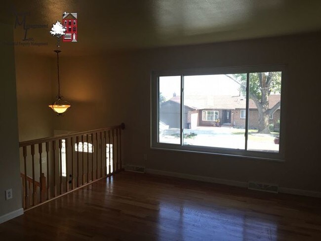 Building Photo - Home in Green Mountain! 2-car garage!