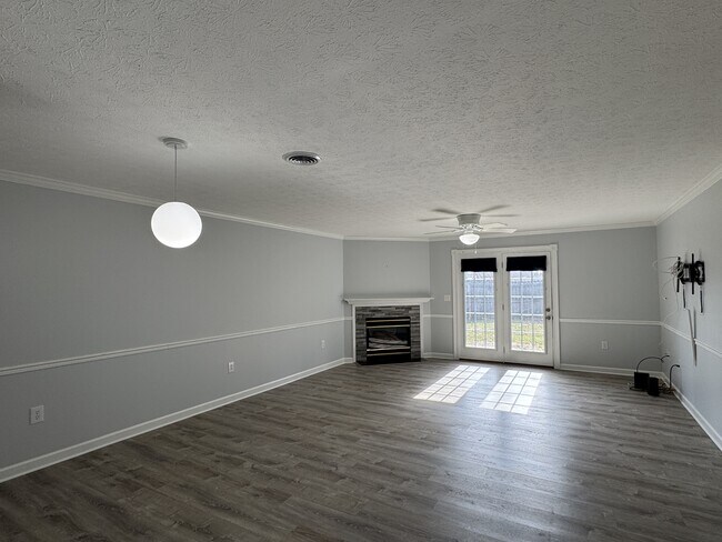 Foto del edificio - 103 Pinewood Dr