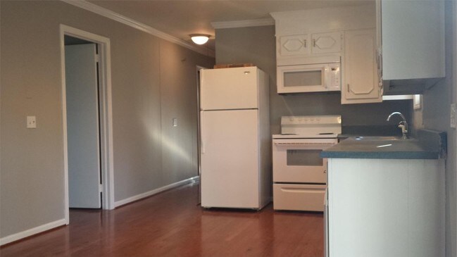 Building Photo - 201 Vicksburg Drive - 201