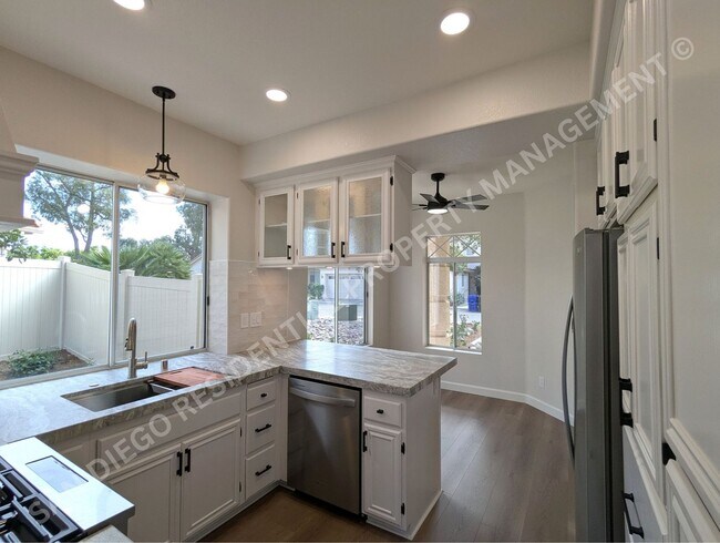 Foto del edificio - Stylishly Remodeled 2BR / 2.5BA in Prime Scripps Ranch Location