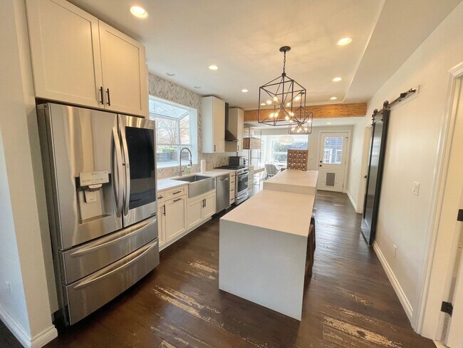 Building Photo - Elegant Craftsman Home in Queen Anne