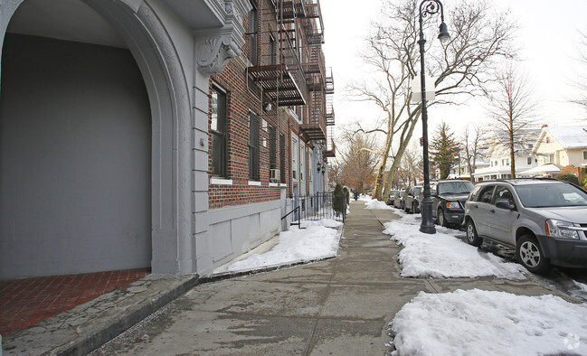 Foto del edificio - 2657 Bedford Ave