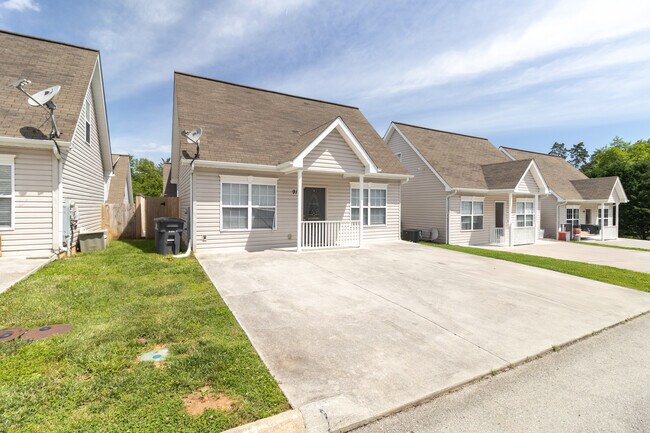 Foto del edificio - 913 Hazelbrook Way