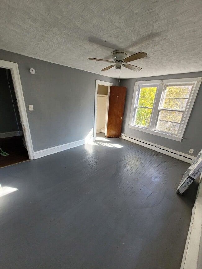 Building Photo - Available NOW! 2BR/1BA in Wilkes-Barre!