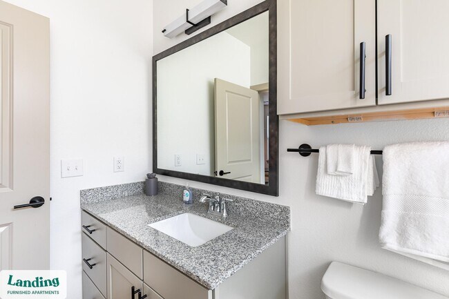 Foto del edificio - 1000 Henderson St