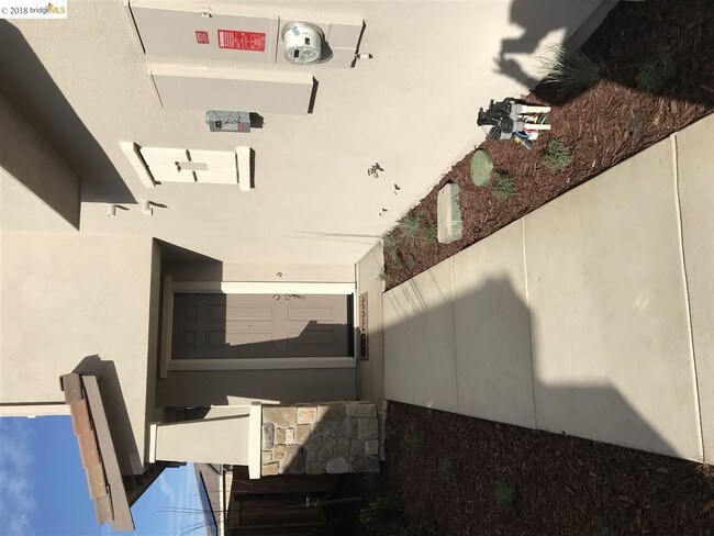 Foto del edificio - 737 Jennifer St