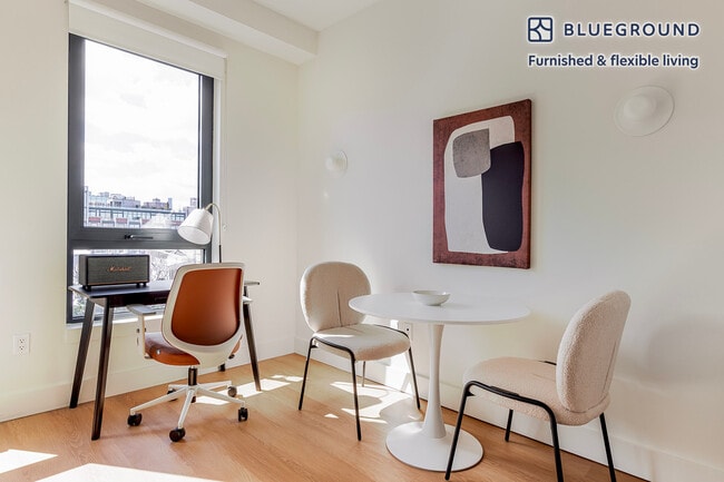 Building Photo - 130 Hope St