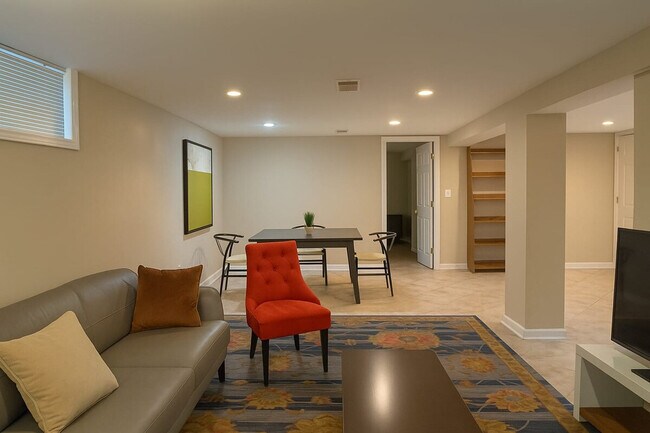 Building Photo - 2804 Greenway Blvd