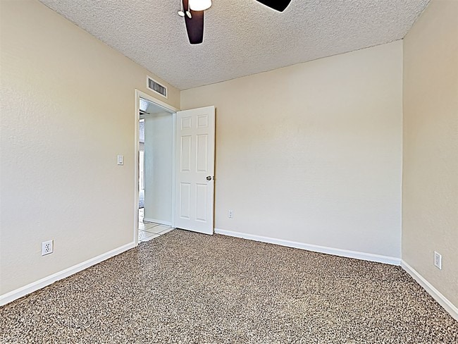 Building Photo - 4 br, 2 bath House - 8407 N 51st Dr