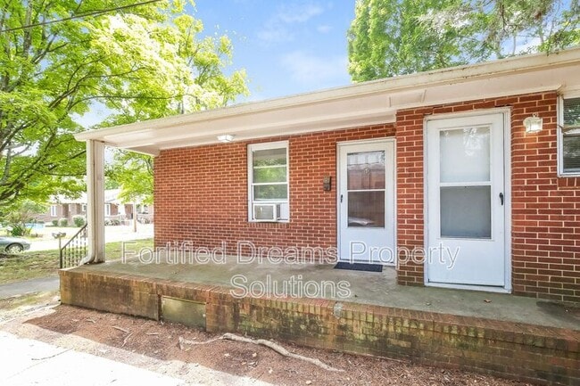 Building Photo - 507 Steele St