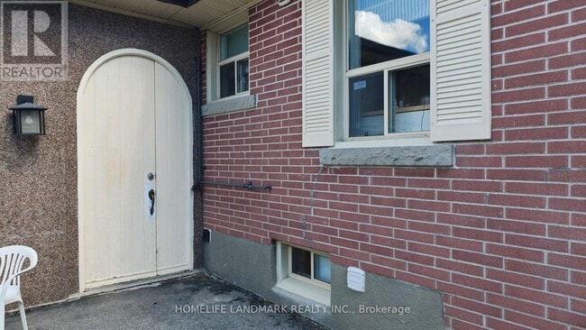Building Photo - 385 Marybay Crescent
