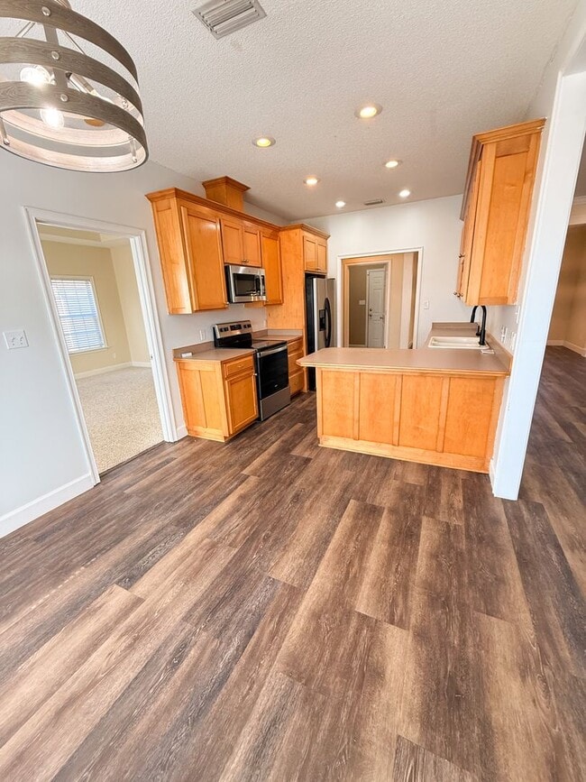 Building Photo - 2409 Riverside Dr