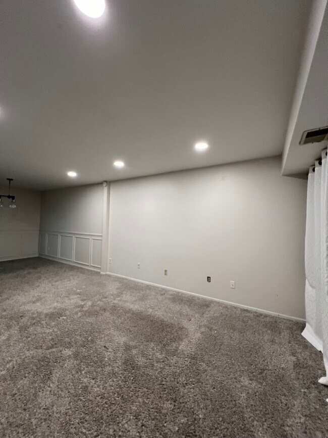 Building Photo - 19105 Surrey Ln