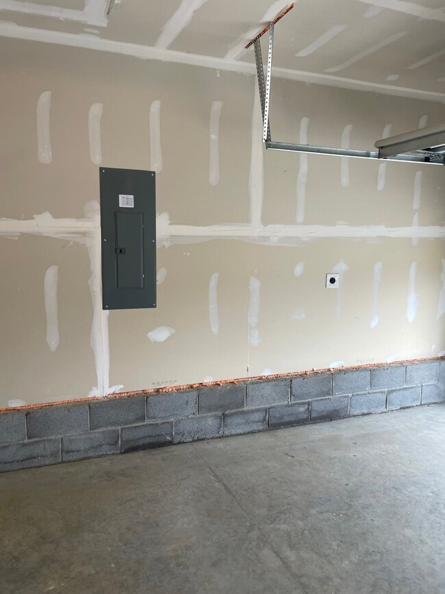 Building Photo - 235 Sir Barton Ct