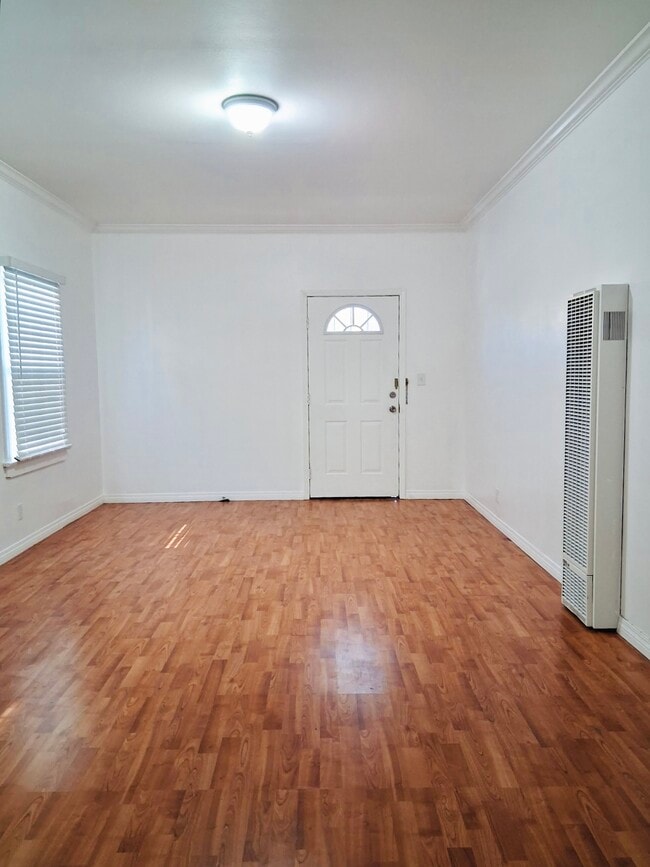 Building Photo - 4762 Lexington Ave
