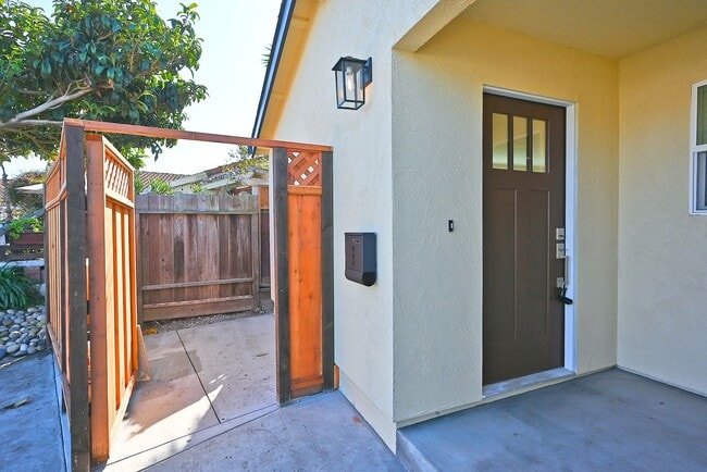 Building Photo - Stunning Brand-New 2BR/2BA Private ADU – Union City