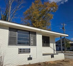 Building Photo - 102 Merriman Ave