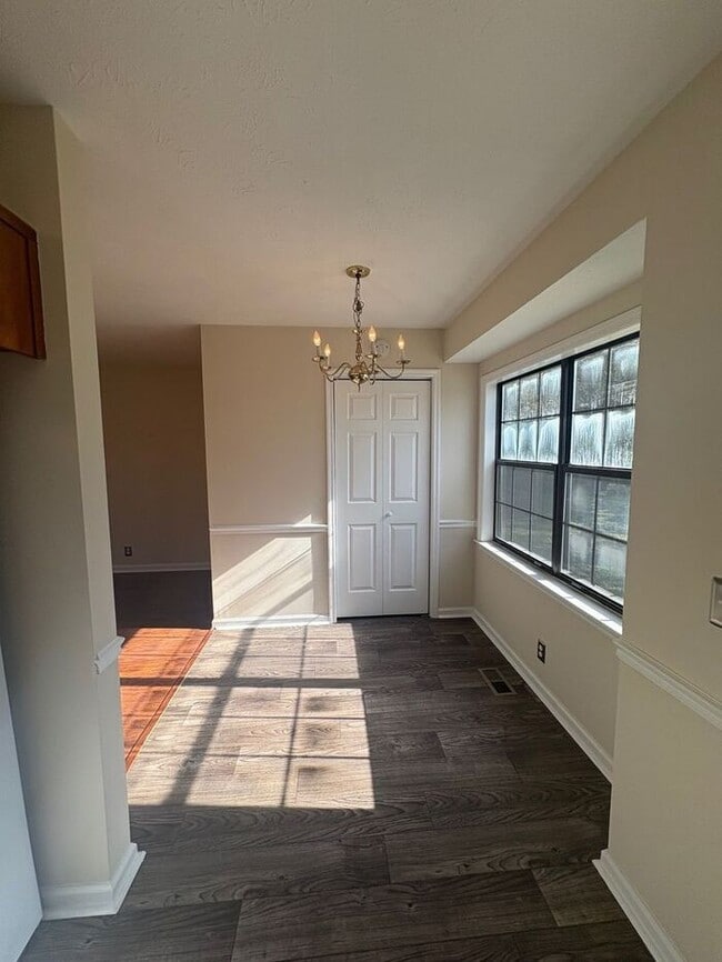 Foto del edificio - 3 Bed/2 Bath with Deck/Yard in quite neigh...