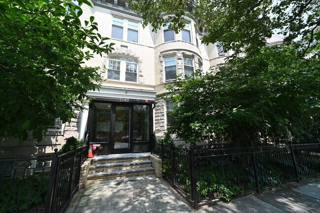 Building Photo - 1248 Beacon St