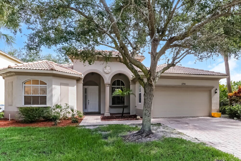 Primary Photo - 1755 Palisades Dr