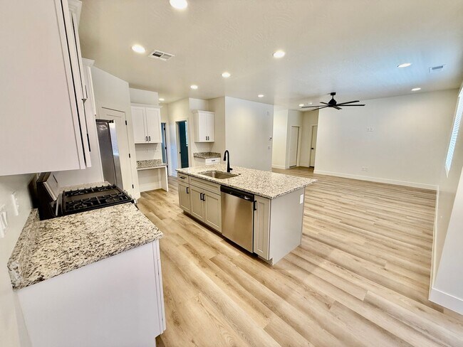Foto del edificio - Adorable 3-BR Home In The Heart of Washington