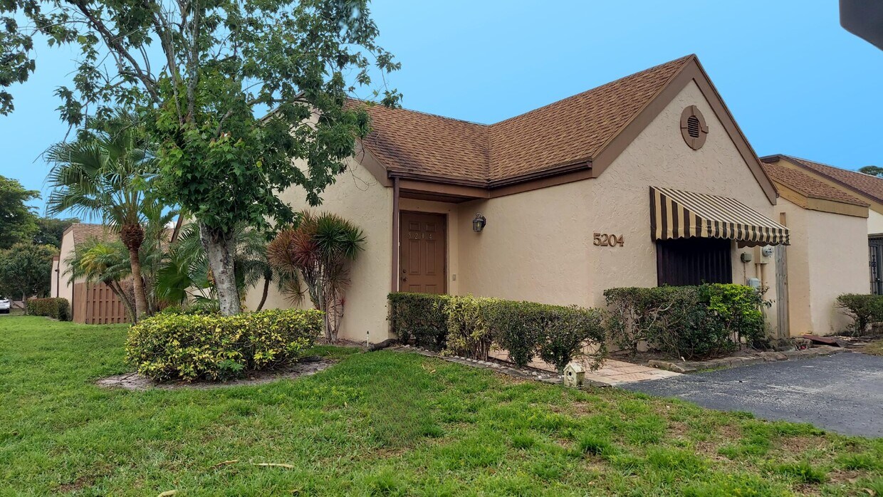 5204 Celery Ln, West Palm Beach, FL 33418 Townhome Rentals in West