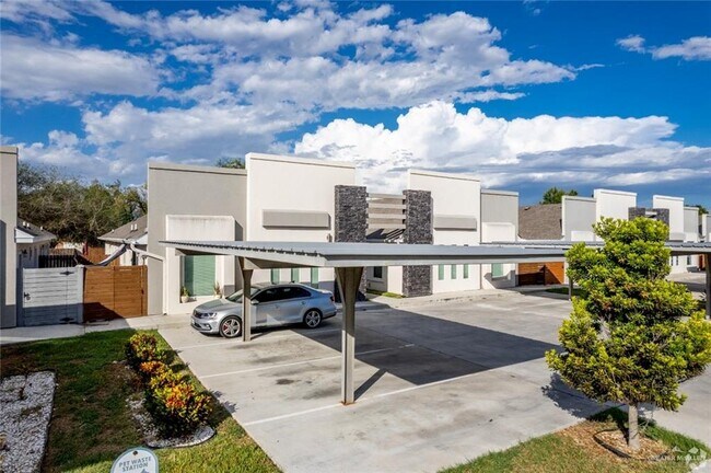 Building Photo - 12 West Dr