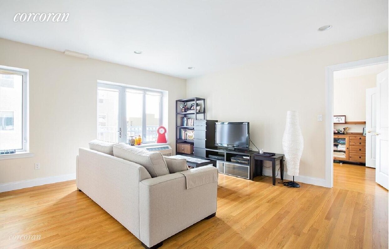 Foto principal - 3094 Crescent St