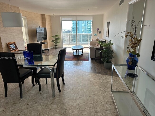 Building Photo - 6039 Collins Ave