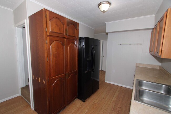 Foto del edificio - One of a Kind 4 Bed 1 Bath Home