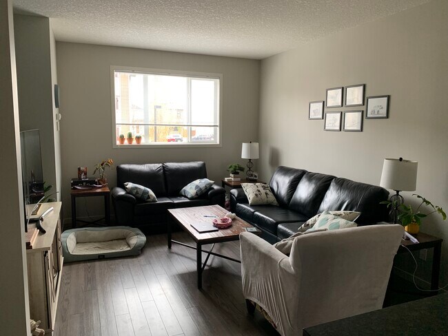 Photo du bâtiment - 404 Copperpond Row SE