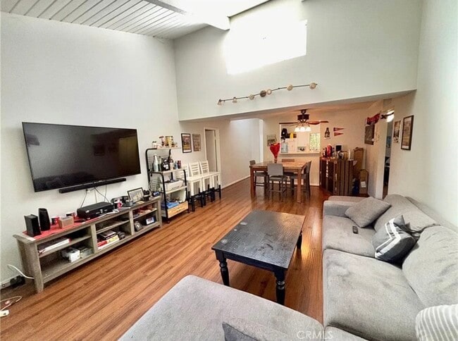 Foto del edificio - 18350 Hatteras St