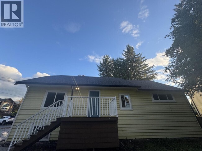 Building Photo - 21190 River Rd