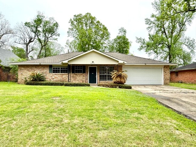 Building Photo - 4 Bedroom House on Drusilla off Jefferson Hwy