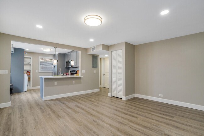 Foto del edificio - 1225 W 10th St