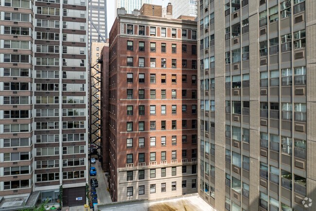 Foto del edificio - 227-237 E Delaware Pl