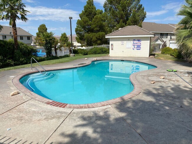Foto del edificio - Lexington Hills Townhome