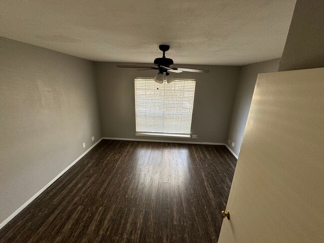 Master bedroom - 6718 Callaghan Rd