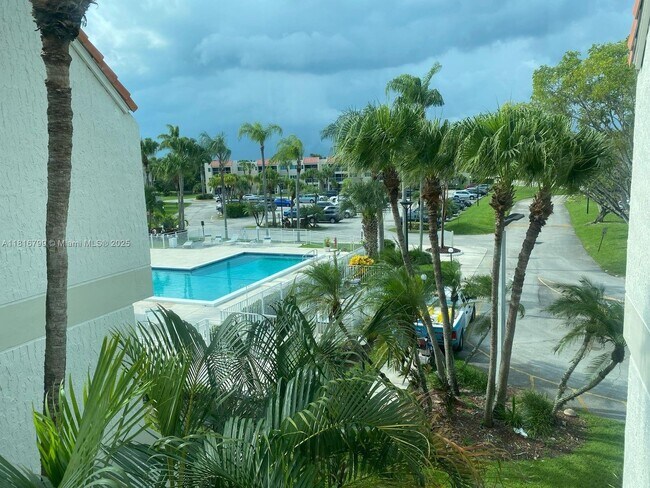 Foto del edificio - 100 Lakeview Dr