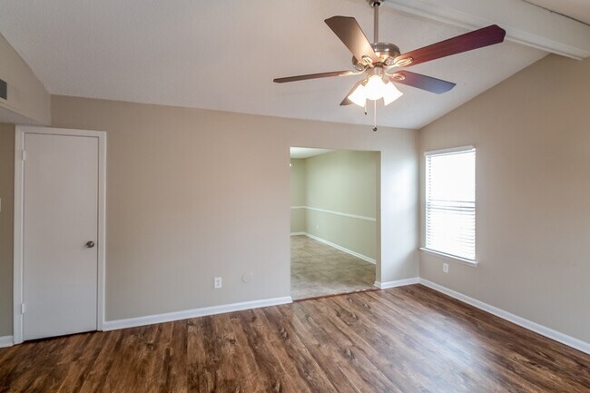 Building Photo - 3539 Kirby Valley Dr