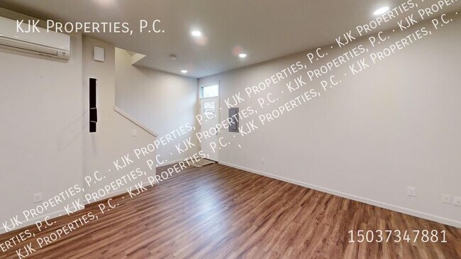 Building Photo - Modern Luxury Townhome: Convenient Urban L...