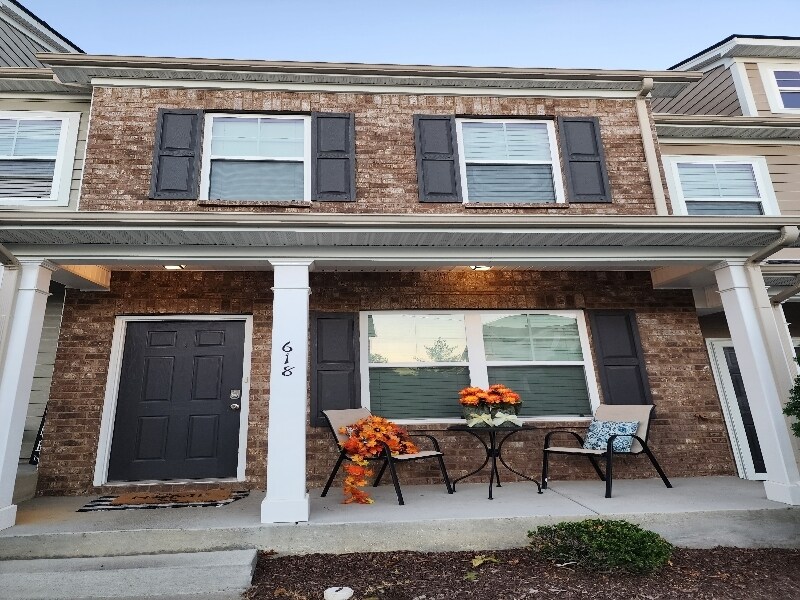 Foto principal - 618 Bradburn Village Cir