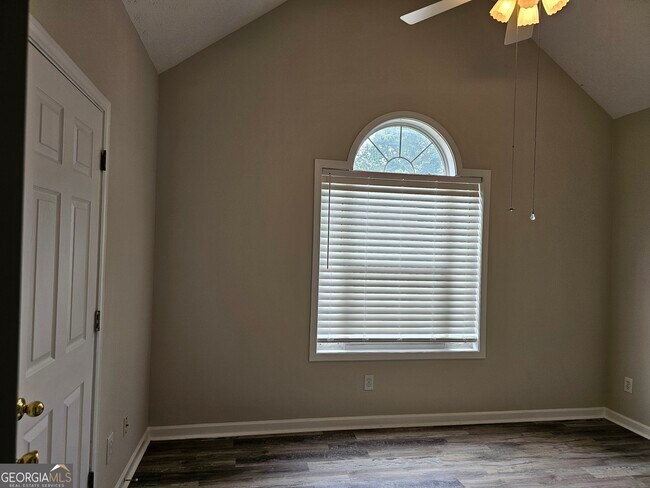 Foto del edificio - 986 Ashton Oak Cir