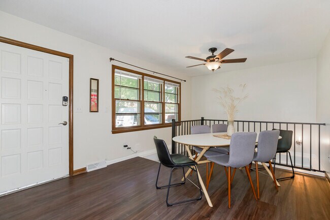 Building Photo - 107 SW S Ave