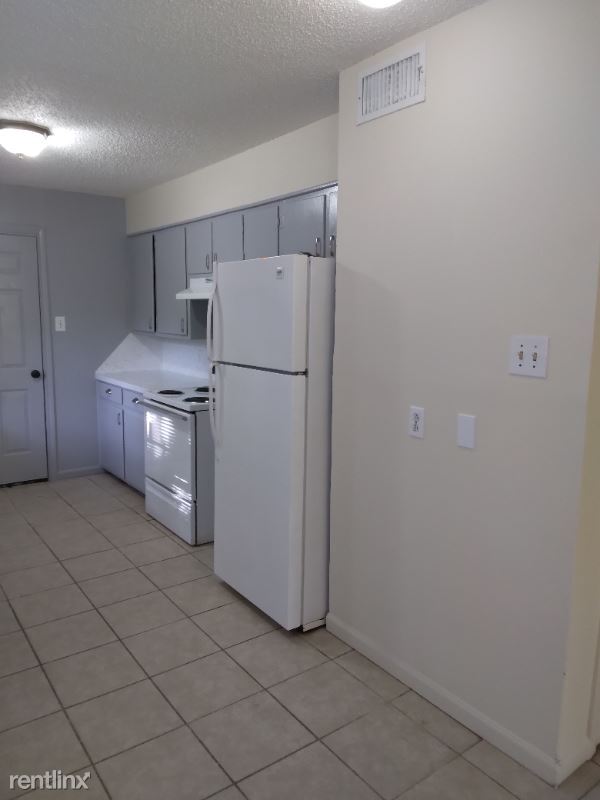 Building Photo - 2 br, 1 bath Townhome - 517 FAIRWAY